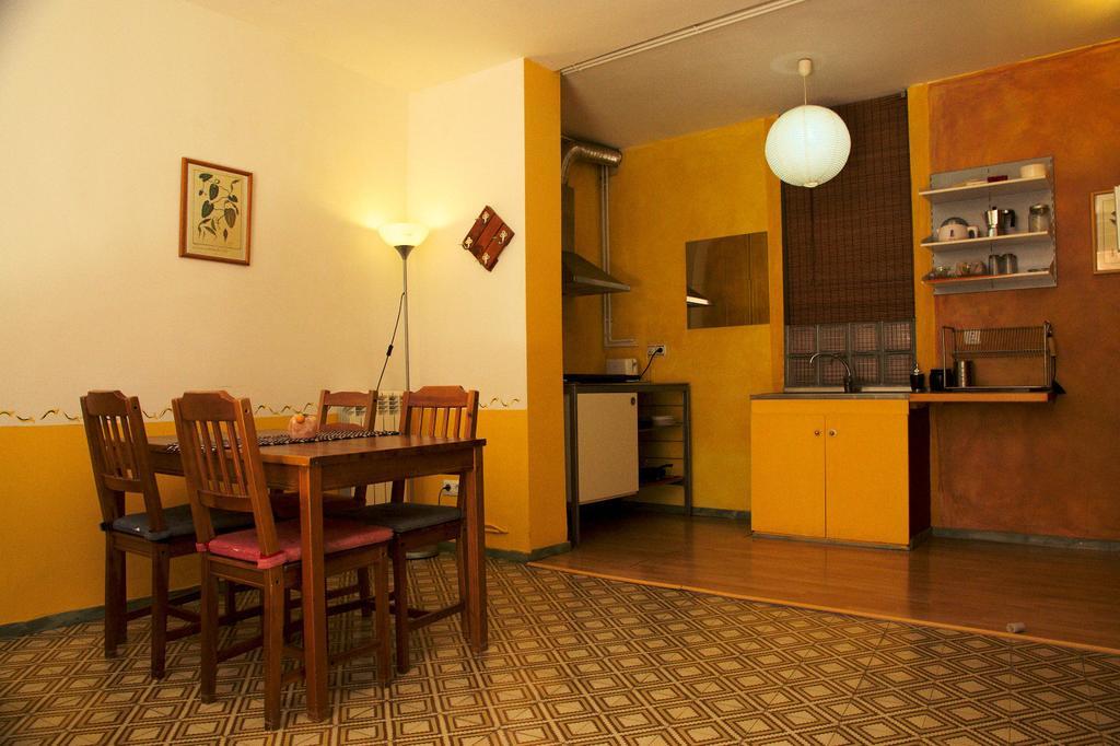 Apartamentos Saltarel-Lo Besalú Екстериор снимка
