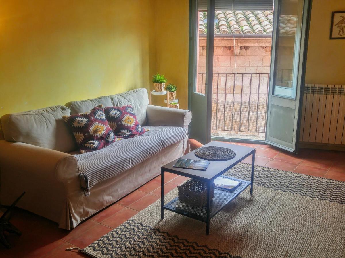 Apartamentos Saltarel-Lo Besalú Екстериор снимка