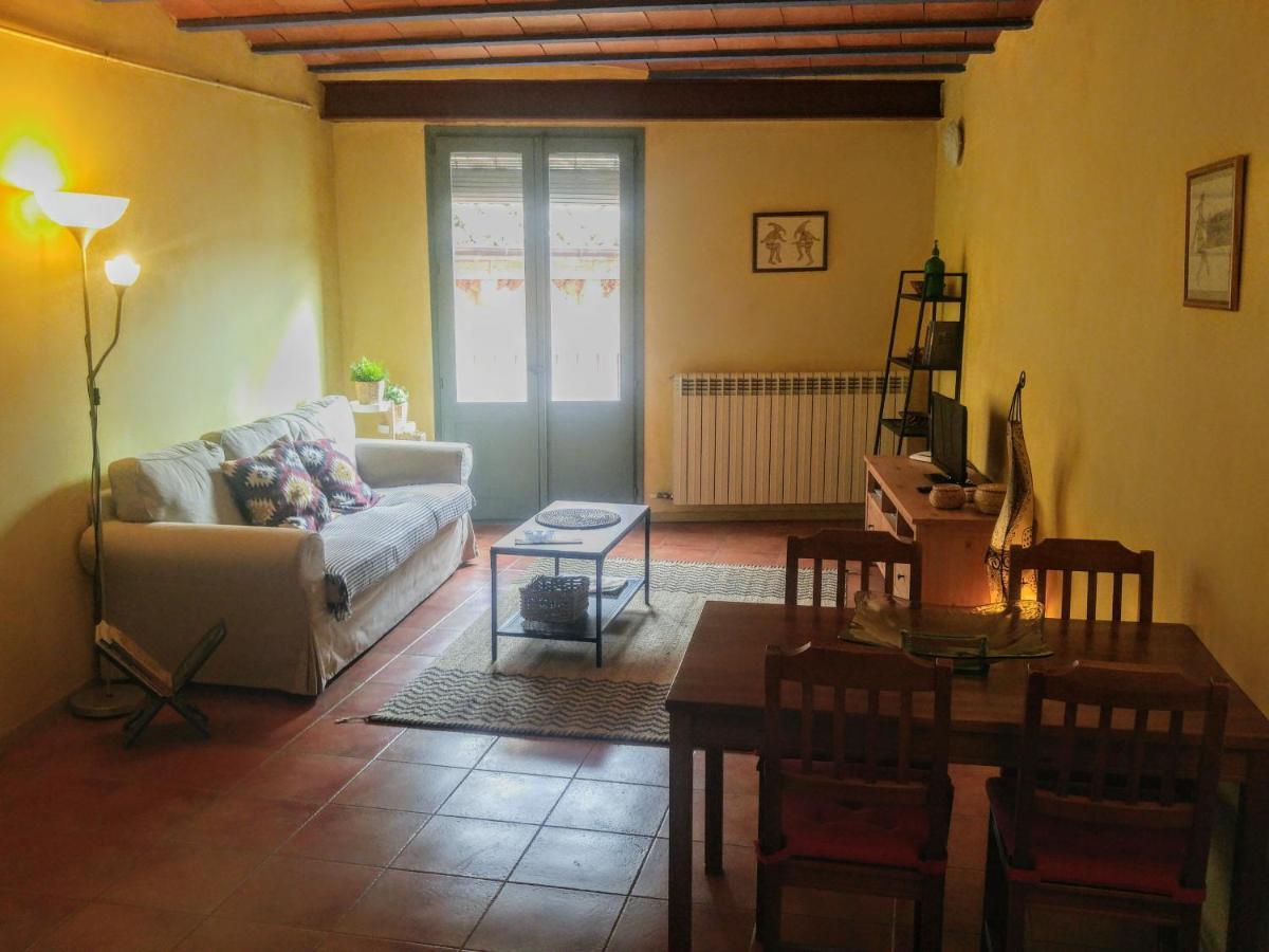 Apartamentos Saltarel-Lo Besalú Екстериор снимка