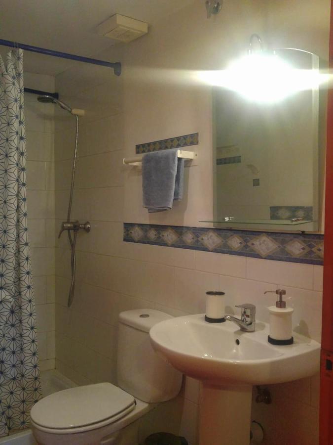 Apartamentos Saltarel-Lo Besalú Екстериор снимка